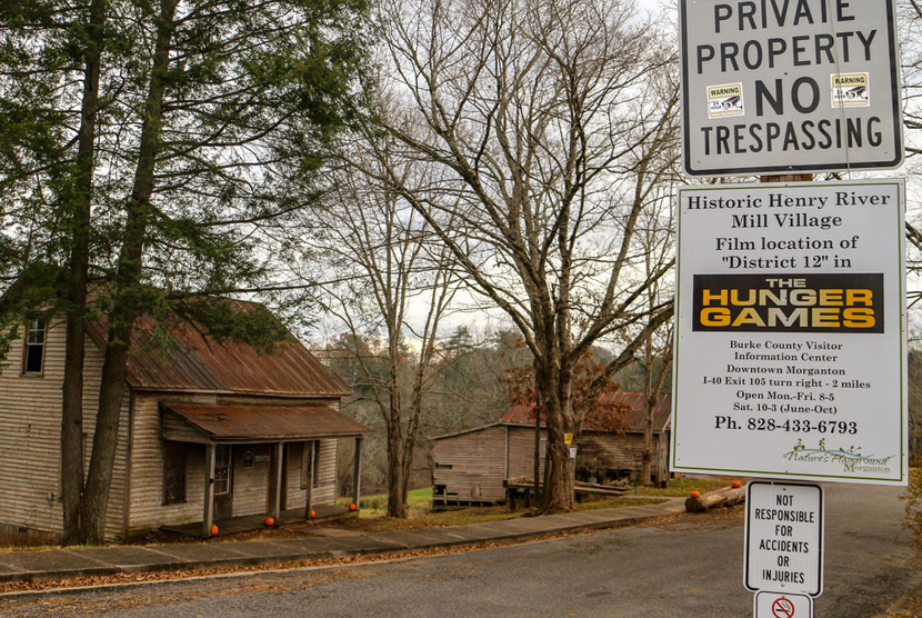 Desa The Henry River Mill di North Carolina yang menjadi lokasi syuting District 12 film The Hunger Games.