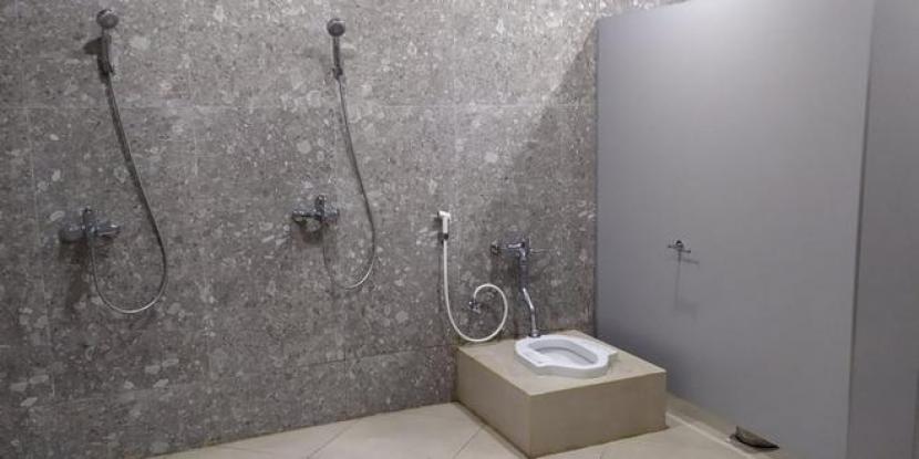 Desain kloset di Malang Creative Center (MCC) dibangun terpisah dengan kamar mandi. 