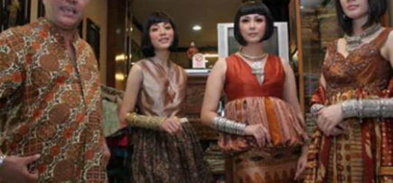 Desainer atau perancang batik Jawa Oriental Sonny Radji