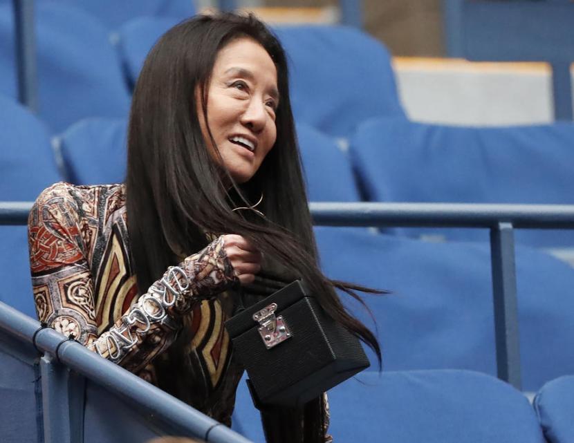 Desainer gaun pengantin Vera Wang merupakan mantan atlet figure skating AS itu namanya masuk dalam US Figure Skating Hall of Fame.
