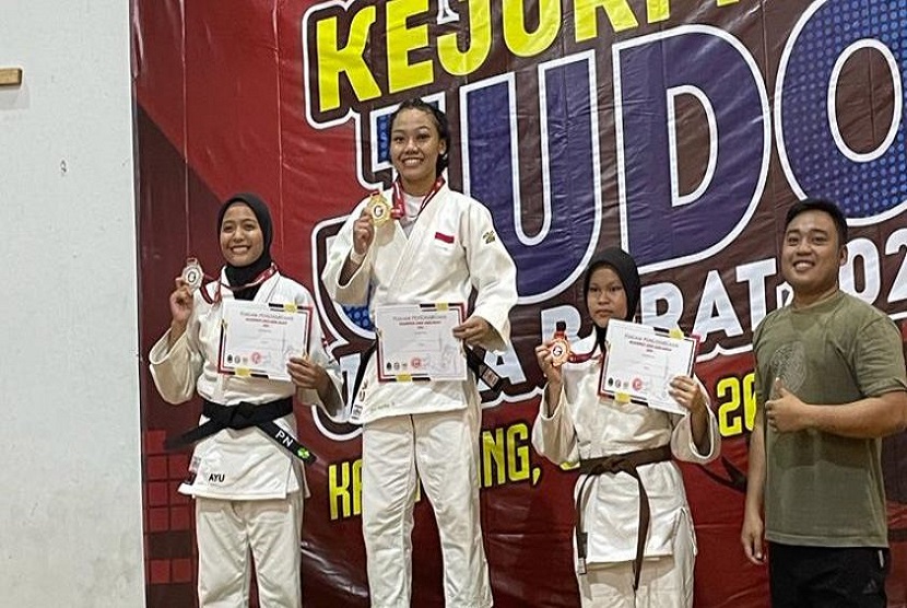 Desiana Syafitri, seorang mahasiswi dari Universitas BSI (Bina Sarana Informatika) kampus Karawang, kembali menorehkan prestasi gemilang dalam cabang olahraga JUDO.