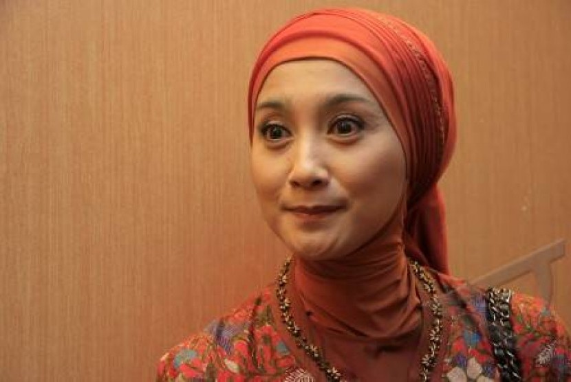 Dessy Ratnasari. Dessy membagikan tips awet muda sehingga terlihat tetap segar di usia menjelang 50 tahun.