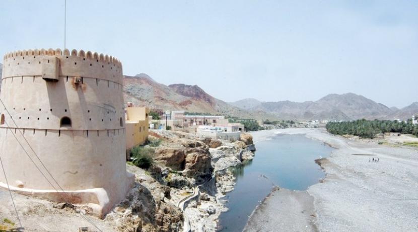 Waktu Serasa Berhenti di Wilayat Bidbid Oman. Destinasi wisata alam Wilayat Bidbid di Oman.