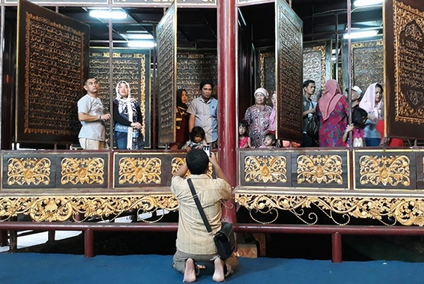 Destinasi wisata halal di Sumatera Selatan (Sumsel) Bait Alquran atau Alquran Akbar. Usai pandemi, industri wisata halal akan fokus pada pelayanan untuk semua pasar