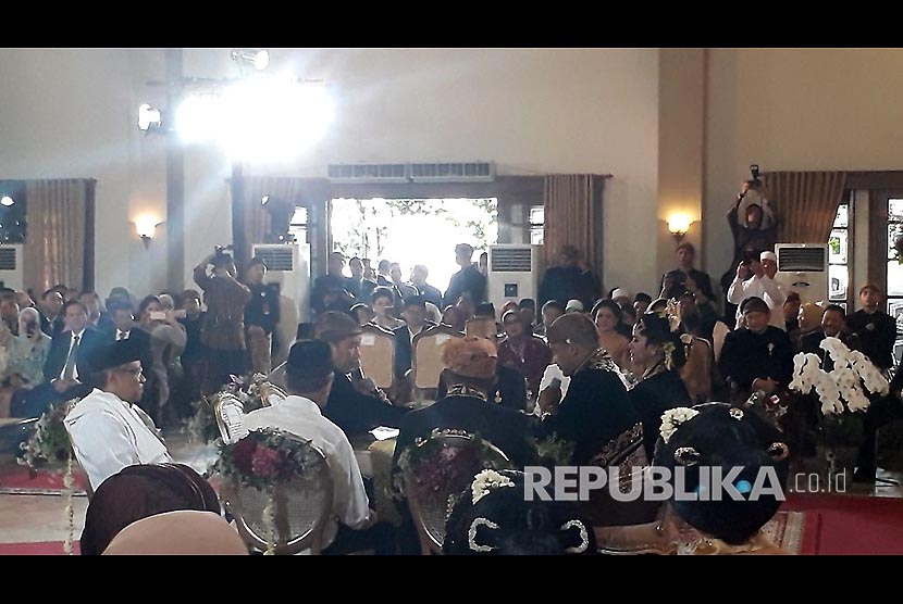 Detik-detik proses akad nikah putri Presiden RI Joko widodo, Kahiyang dan Bobby, Rabu (8/11) di Solo, Jawa Tengah