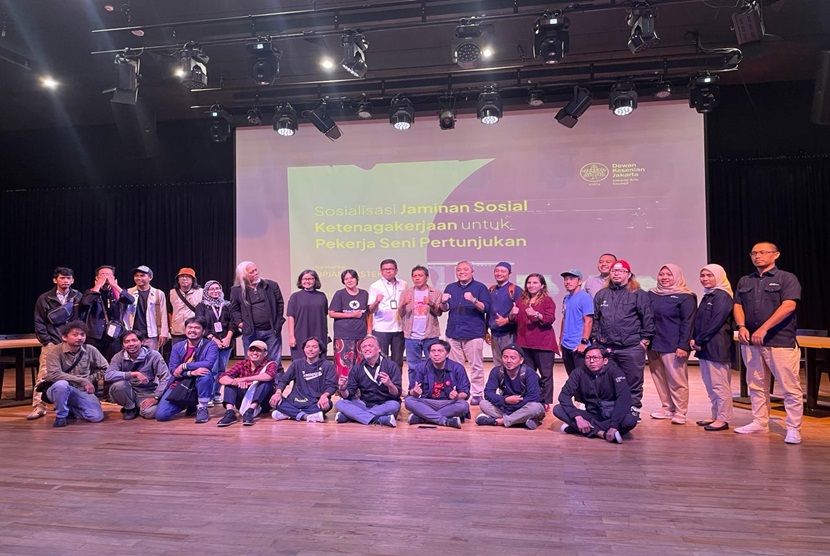 Dewan Kesenian Jakarta (DKJ) menggandeng Kantor Cabang BPJS Ketenagakerjaan Jakarta Grogol untuk sosialisasi program Jaminan Sosial Ketenagakerjaan (Jamsostek) di kalangan seniman dan pelaku budaya. 