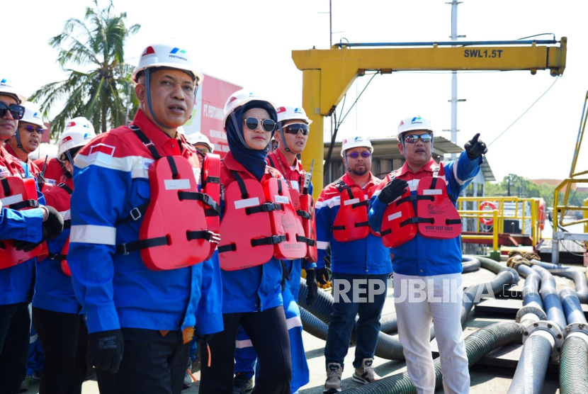 Dewan Komisaris yang hadir diantaranya Ferry Juliantono, Panel Barus dan Tina Talisa