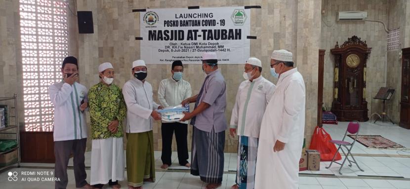 Dewan Masjid Indonesia (DMI) Kota Depok membuka Posko bantuan Covid-19 di masjid-masjid dengan menargetkan 1.000 masjid. Dalam pelaksanaannya tetap mengacu pada peraturan Pemberlakuan Pembatasan Kegiatan Masyarakat (PPKM) Darurat.