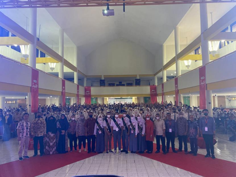Dewan Pembimbing Forum OSIS Jawa Barat Muhammad Fadlylah, menilai, para anak muda generasi saat ini adalah calon pemimpin di tahun 2045 mendatang. 