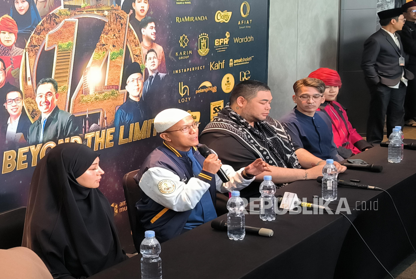 Dewan Pembina Cinta Quran Foundation, Ustadz Fatih Karim di acara Amazing Muharram 14 yang digelar Cinta Quran Foundation bersama Tazkia Group di Sentul International Convention Center (SICC), Kabupaten Bogor, Jawa Barat, Ahad (13/7/2025). 