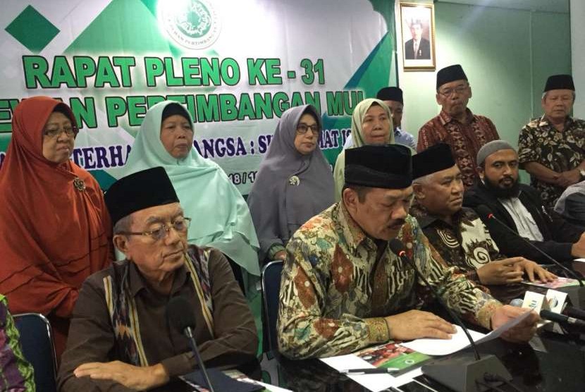 Dewan Pertimbangan Majelis Ulama Indonesia (MUI) saat Rapat Pleno ke 31 'Ancaman Terhadap Bangsa: Sikap Umat Islam' di Kantor Pusat MUI, Jakarta, Rabu (26/9).