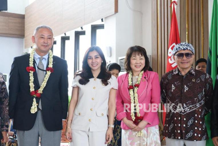 Dewan Perwakilan Rakyat Daerah (DPRD) Jawa Barat menerima kunjungan kehormatan dari Shizouka Prefectural Assembly Japan Delegation, atau delegasi parlemen Provinsi Shizouka, Jepang.