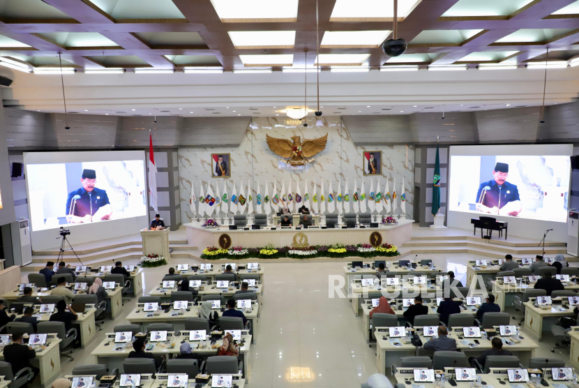 Dewan Perwakilan Rakyat Daerah (DPRD) Provinsi Jawa Barat menggelar rapat paripurna, Kamis (4/12/2025). 