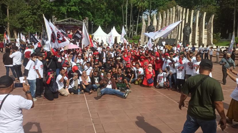 Dewan Perwakilan Wilayah Sahabat Ganjar di empat Provinsi yang meliputi DKI Jakarta, Jawa Tengah, Jawa Timur sampai Yogyakarta menggelar Doa Bersama serta pemotongan tumpeng untuk merayakan ulang tahun Ganjar Pranowo ke-54 pada Jumat (28/10/2022). 