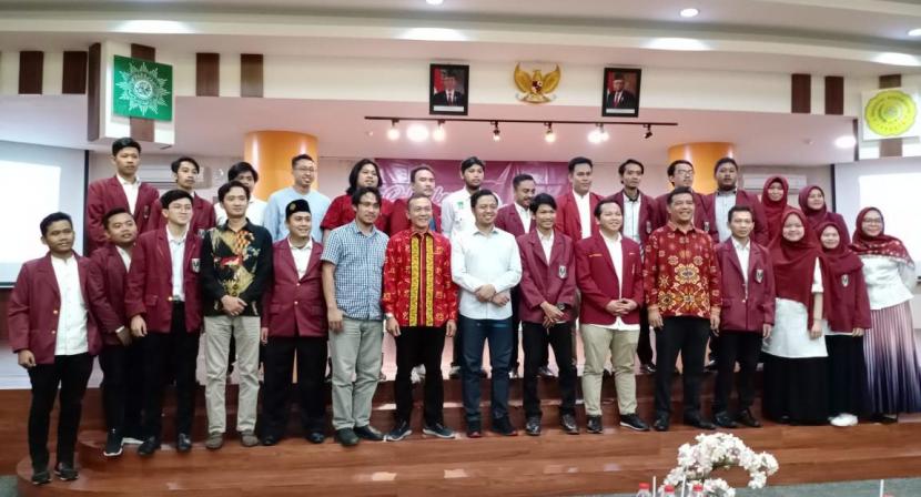 Dewan Pimpinan Daerah Ikatan Mahasiswa Muhammadiyah (DPD IMM) DKI Jakarta melalui Bidang Seni dan Budaya Olahraga mengajak masyarakat untuk tetap berolahraga di tengah pandemik ini.