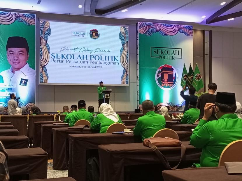 Dewan Pimpinan Pusat (DPP) Partai Persatuan Pembangunan (PPP) kembali mengadakan Sekolah Politik bagi pengurus di tingkat wilayah. Kali ini Sekolah Politik PPP digelar di Hotel Claro, Kota Makassar, Jumat (11/2/2022). 
