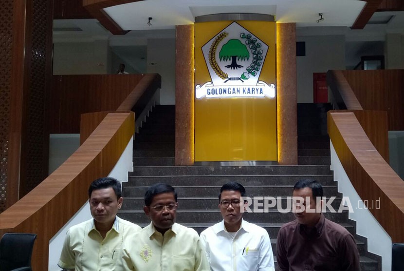 Dewan Pimpinan Pusat Partai Golkar  mengumumkan penetapan dukungan kepada Ridwan Kamil-Daniel Mutaqien sebagai bakal calon gubernur dan wakil gubernur di Pilkada Jawa Barat 2018 mendatang.