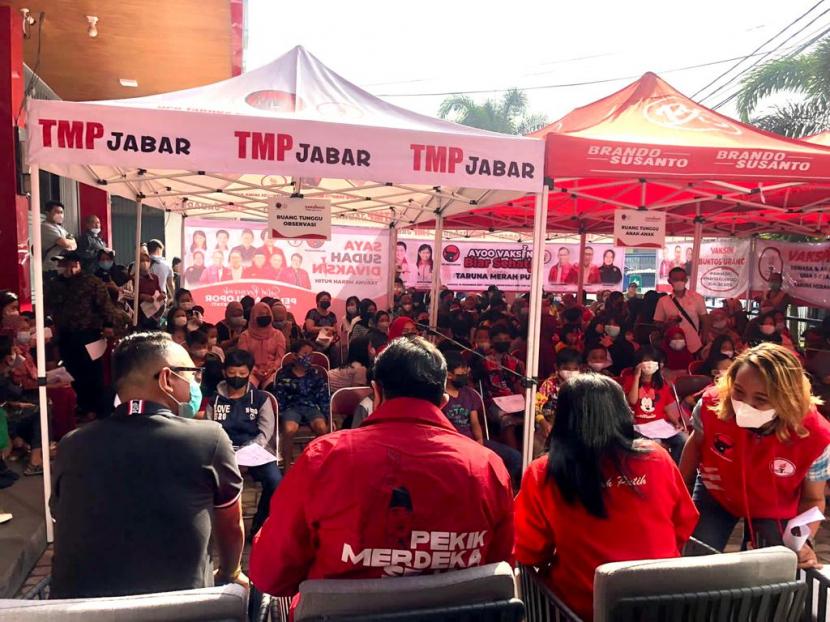 Dewan Pimpinan Pusat Taruna Merah Putih (DPP TMP) bekerja sama dengan DPD TMP Provinsi Jawa Barat menggelar vaksinasi Covid-19. 