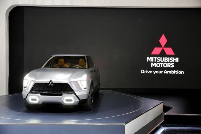 Mitsubishi Pajero. Mitsubishi diisukan tengah membuat Pajero terbaru yang dibekali dengan mesin PHEV.