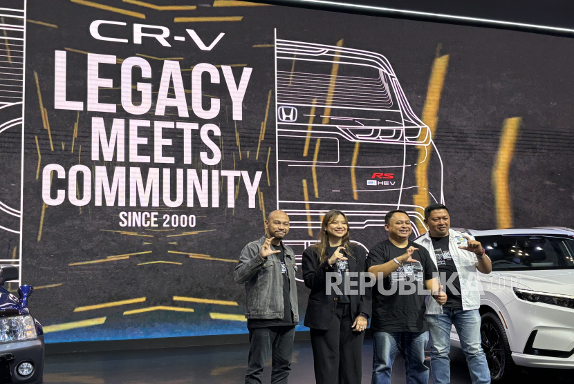 Honda mempersembahkan talkshow CR-V Milestones: Legacy Meets Community di arena GIIAS 2025 dengan menghadirkan musisi Danilla Riyadi, komunitas CR-V, dan Honda Prospect Motor.