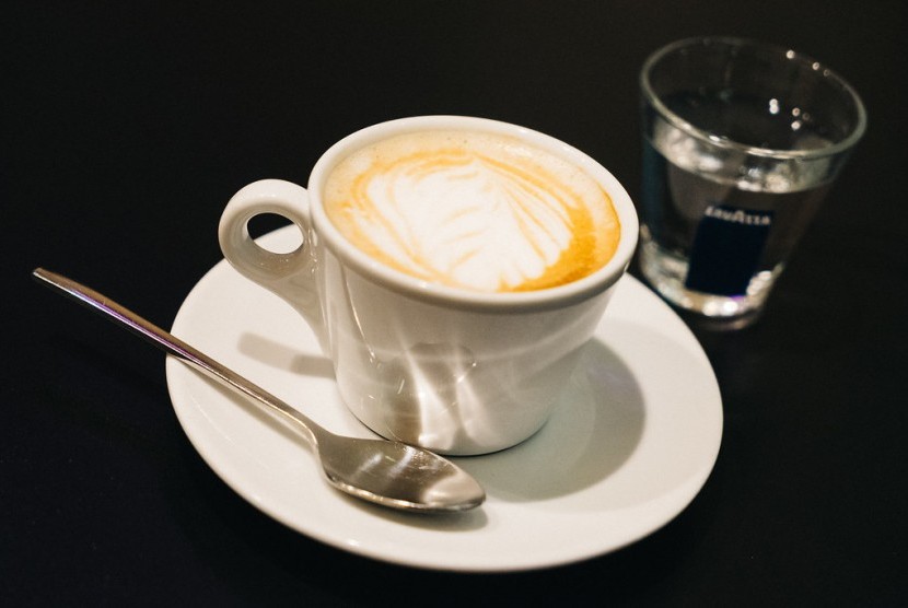 Di Italia, tidak ada cara yang lebih baik untuk memulai pagi hari selain dengan cappuccino (Cappuccino Lavazza)