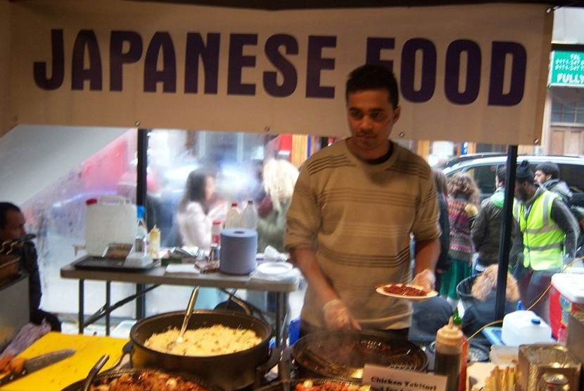 Di kota Tokyo, jajanan pinggir jalan kerap menjadi pilihan banyak orang (Foto: ilustrasi kedai street food)