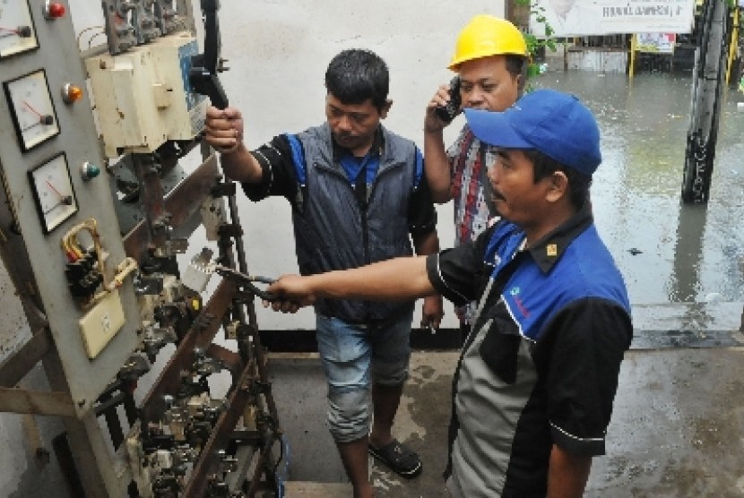 Di Medan, pemadaman listrik bisa terjadi dua hingga tiga kali dalam sepekan.