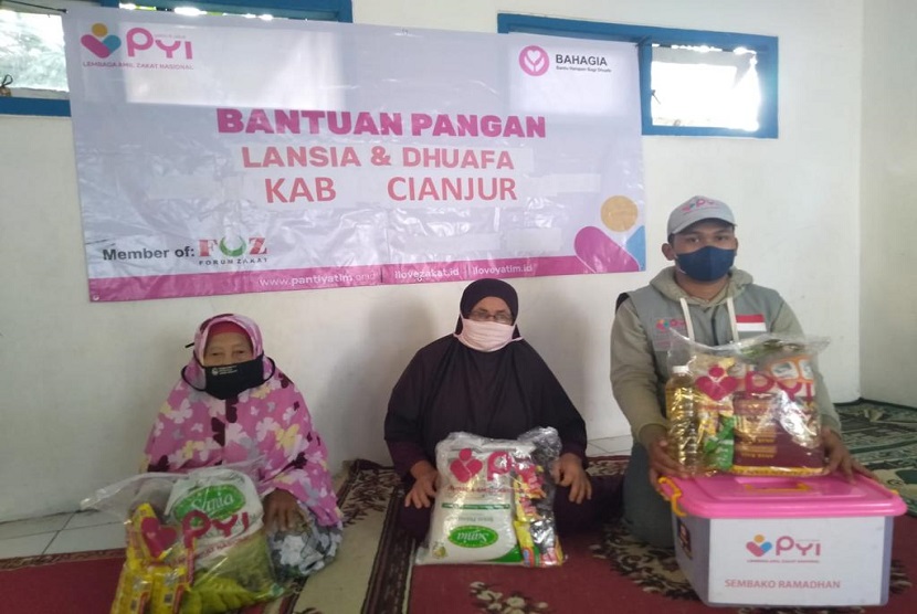  Di penghujung bulan Ramadhan 1442 H Panti Yatim Indonesia (PYI) menyalurkan bantuan pangan bagi Lansia di Kecamatan Cibeber, Kabupaten Cianjur. Rabu (12/5).