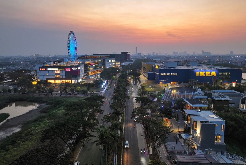 Di penghujung tahun 2023, Jakarta Garden City, yang dikembangkan PT Mitra Sindo Sukses, menghadirkan perumahan premium bertajuk Vastu Garden City. Kawasan hunian dengan konsep terbaru yang dikembangkan di atas lahan seluas 7,5 hektar dan merangkum total rumah sebanyak 388 unit ini ditujukan bagi para home seeker yang ingin tinggal di dalam kota Jakarta.