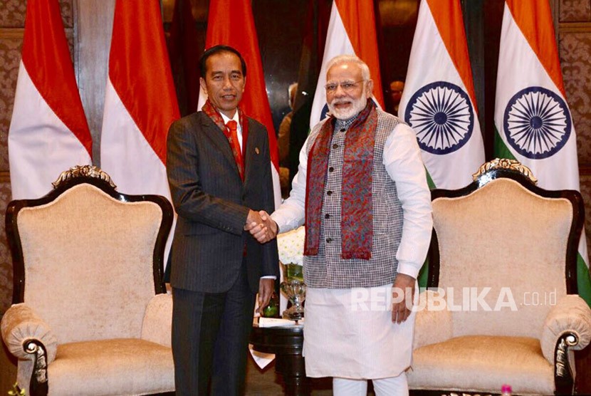 President Joko Widodo (right) holds a bilateral meeting with Prime Minister of India Narendra Modi in the sidelines of the ASEAN-India Commemorative Summit in January 25, 2018.