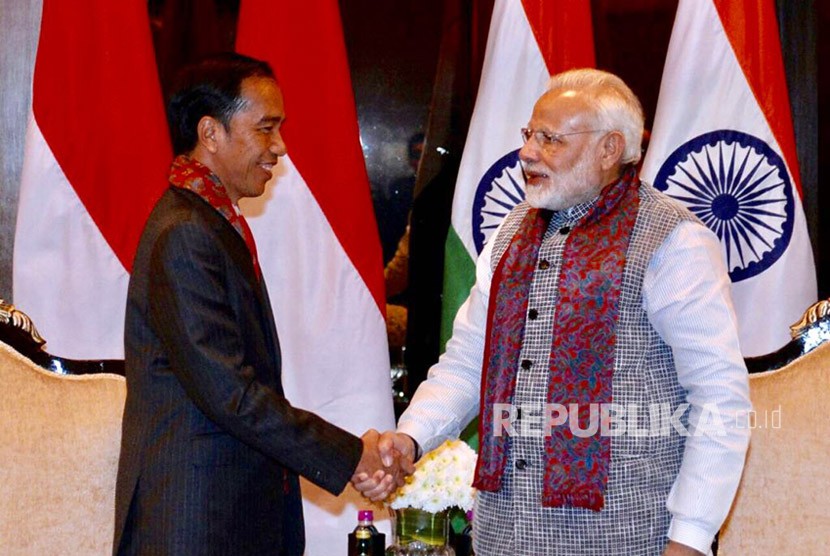 Di sela-sela pelaksanaan KTT ASEAN-India, Presiden Joko Widodo mengadakan pertemuan bilateral dengan Perdana Menteri India Narendra Modi, Kamis (25/1). 