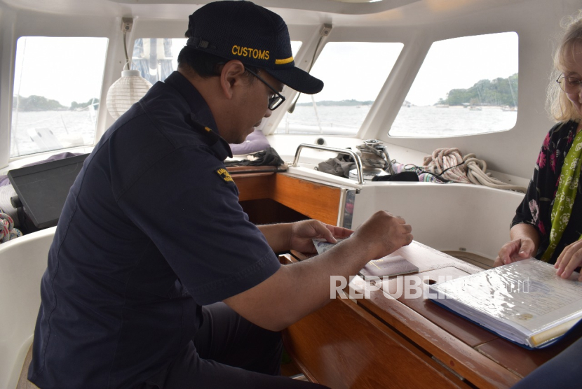Bea Cukai Tanjungpandan Dukung Kesuksesan Sail to Indonesia di Belitung Melalui Customs Corner
