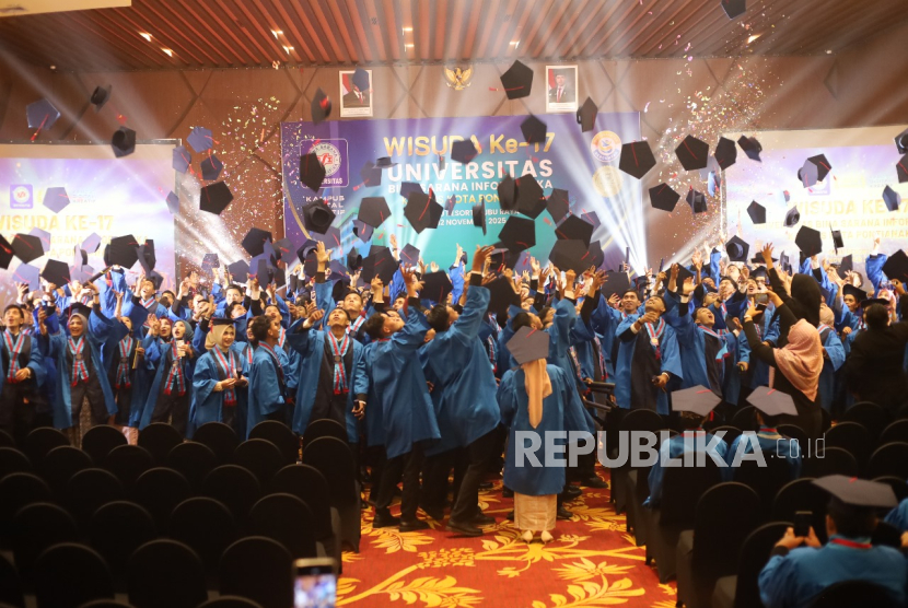 Wisuda UBSI Kampus Pontianak tak Sekadar Pengukuhan, Juga Melahirkan Program Magister (S2)