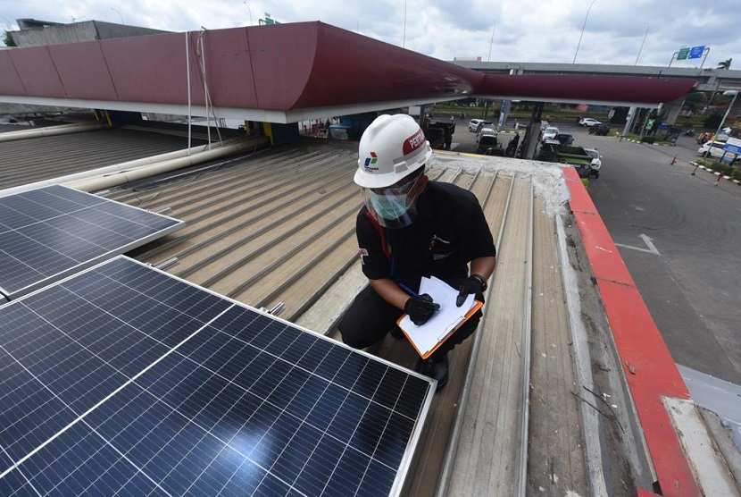 Menteri Badan Usaha Milik Negara (BUMN) Erick Thohir menegaskan transisi energi dari energi berbasis fosil menuju energi baru terbarukan (EBT) akan dilakukan dengan cara Indonesia, dan melihat kondisi yang ada di Indonesia. (ilustrasi). 