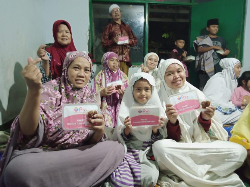 Diakhir Ramadhan ini Panti Yatim Indonesia (PYI) terus menyalurkan makanan berbuka puasa untuk yatim dhufa, dan masyarakat yang membutuhkan.