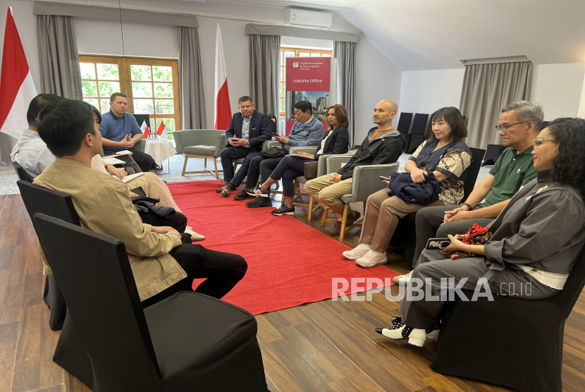 Dialog antara Badan Investasi dan Perdagangan Polandia dengan sejumlah pengusaha asal Indonesia di Slupks, Polandia