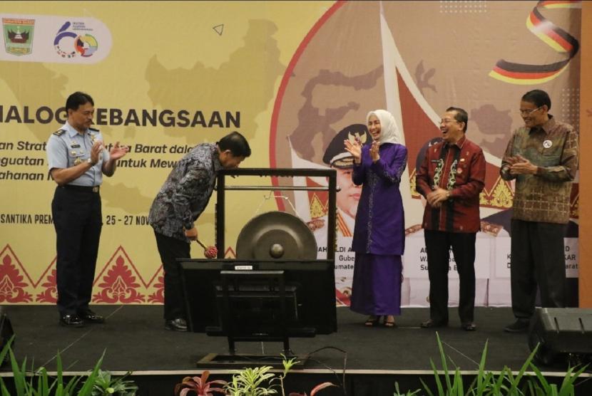 Dialog Kebangsaan dengan tema Peran Strategis Sumatera Barat dalam Penguatan Demokrasi untuk Mewujudkan Ketahanan Nasional, di Hotel Santika Premiere, Kota Padang, Jumat (25/11/2022).
