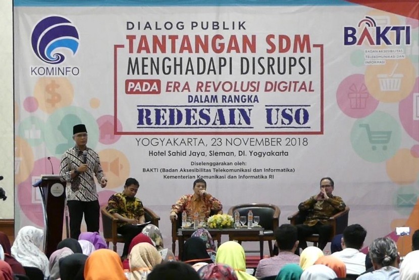 Dialog Publik: Tantangan SDM Menghadapi Disrupsi pada Era Revolusi Digital dalam rangka Redesain USO, di Yogyakarta.