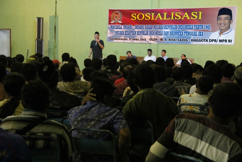 Dialog terbuka dan temu warga pada masa reses di Kauman, Kabupaten Tulungagung, Jawa Timur, Selasa (28/4) lalu.