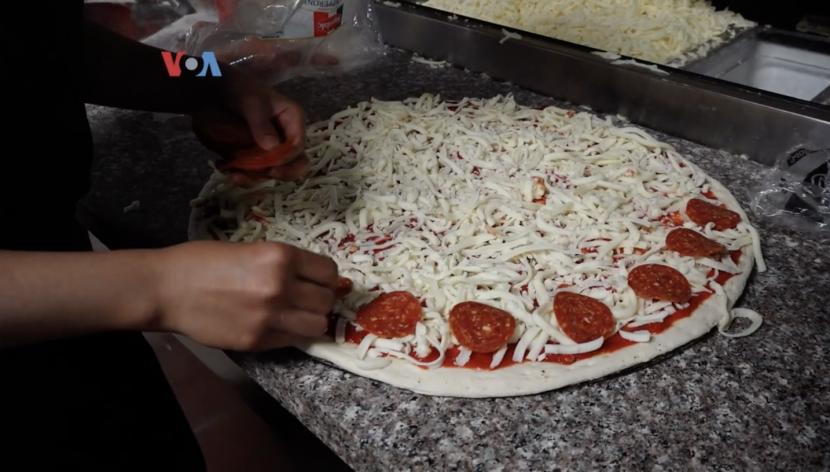 Diaspora Indonesia hadirkan toko pizza halal Uptown Kitchen di Pittsburgh, Pennsylvania.