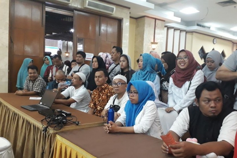 Dibuka sekitar pukul 14.10 WIB, tempat donor darah pada kegiatan Dzikir Nasional langsung diserbu peserta dzikir yang dilakukan di Masjid At-Tin, Jakarta Timur, Ahad (31/12). 