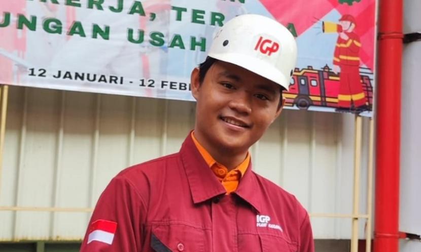 Didik Zamhari, seorang alumni Universitas BSI (Bina Sarana Informatika) yang luar biasa, kini bersinar cemerlang sebagai IT Staff di PT Inti Ganda Perdana, salah satu raksasa terkemuka di sektor engineering dan manufaktur yang terletak di Kawasan Industri KIM Karawang, Jawa Barat.