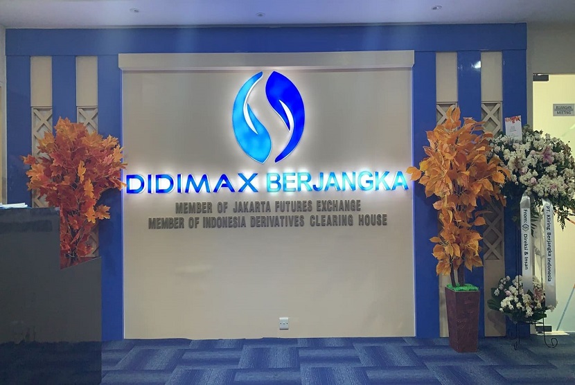 Didimax sukses mengembangkan sayapnya dengan membuka kantor cabang di Jakarta dengan modal Rp 100 miliar. Selain itu Didimax menggelar edukasi dan bimbingan trading forex yang baik dan benar.