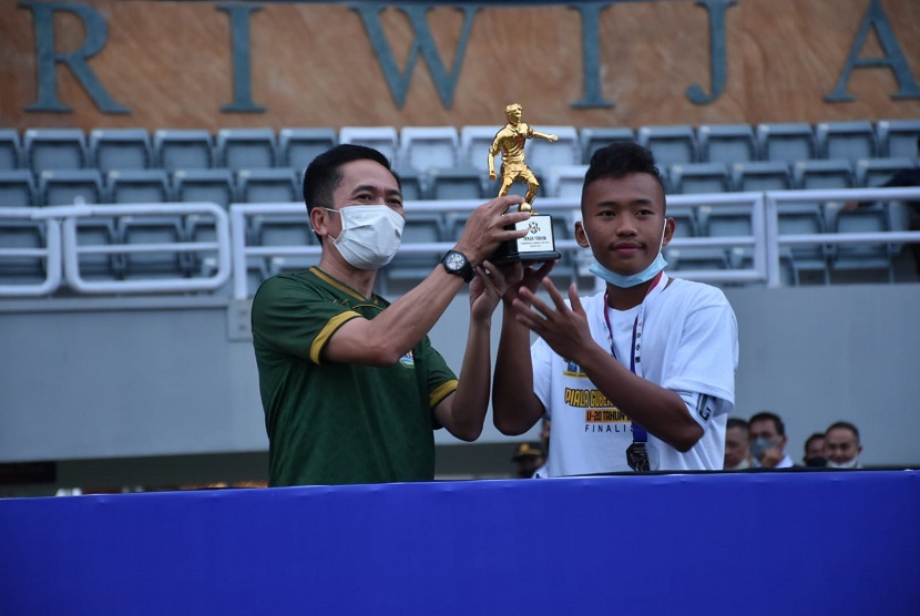 Didominasi pemain U-16 Pusat Pendidikan dan Latihan Olahraga Pelajar Daerah (PPLP-D), Kabupaten Musi Banyuasin (Muba) berhasil merebut peringkat kedua pada Piala Gubernur Sumsel U-20 tahun 2021.