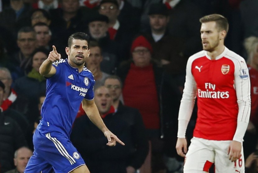 Diego Costa melakukan selebrasi setelah mencetak gol pertama buat Chelsea saat melawan Arsenal di Emirates Stadium