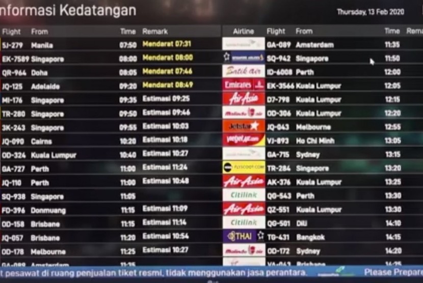 Digital board kedatangan penumpang di Bandara Soekarno-Hatta, Jakarta. PT Angkasa Pura (AP) II (Persero) dengan Kantor Imigrasi dan Kantor Kesehatan Pelabuhan (KKP) menyiapkan jalur khusus penumpang dari Iran, Italia, Korea Selatan, dan China.