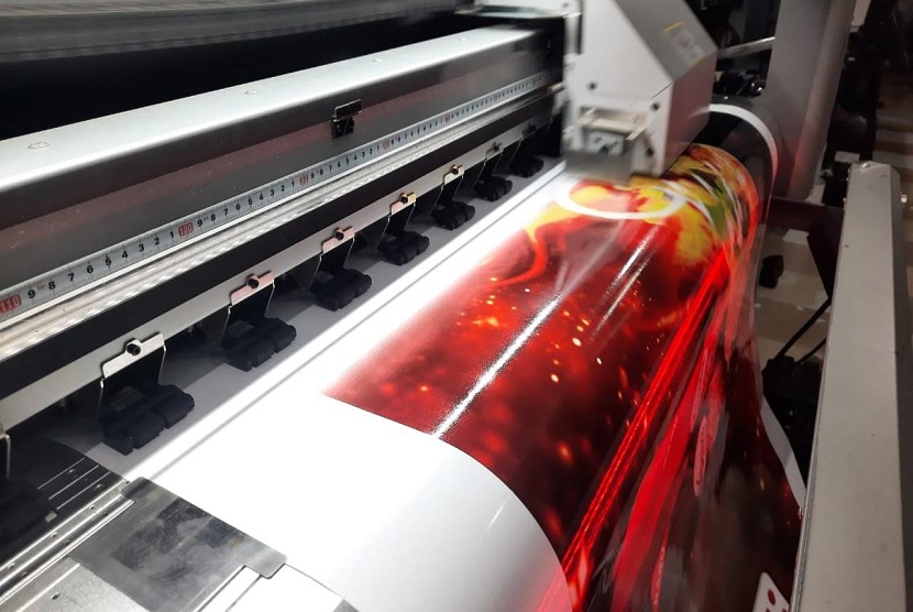 Digital printing adalah sebuah metode cetak yang datanya diolah terlebih dahulu menggunakan komputer, kemudian dicetak menggunakan mesin cetak digital.