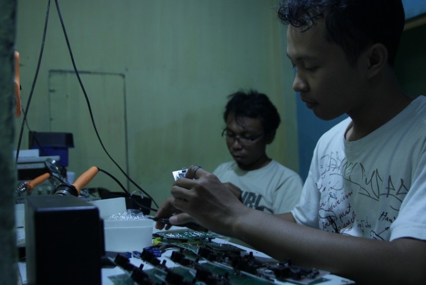  Digital water meter (DWM) yang didesain dan dibangun oleh Trianto dari Country Technology Yogyakarta