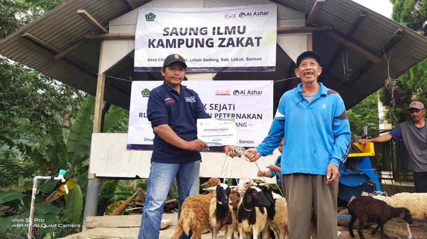 Diharapkan program Kampung Zakat di Desa Ciladaeun, Kabupaten Lebak, Banten dapat semakin berkembang melalui pendampingan yang dilakukan oleh Lembaga Amil Zakat (LAZ) Al-Azhar.