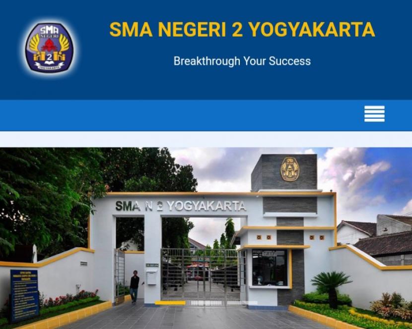 Diinisiasi Amikom, SMAN 2 Yogyakarta dan SMAN 1 Matauli Tandatangani MoU. Kampus Universitas Amikom Yogyakarta.